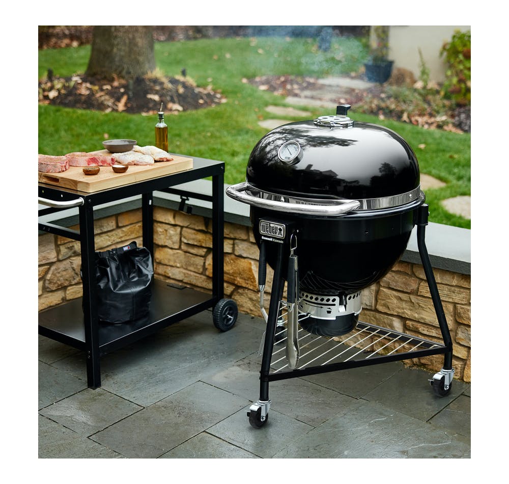Asador de carbón Summit® Kamado E6 Negro