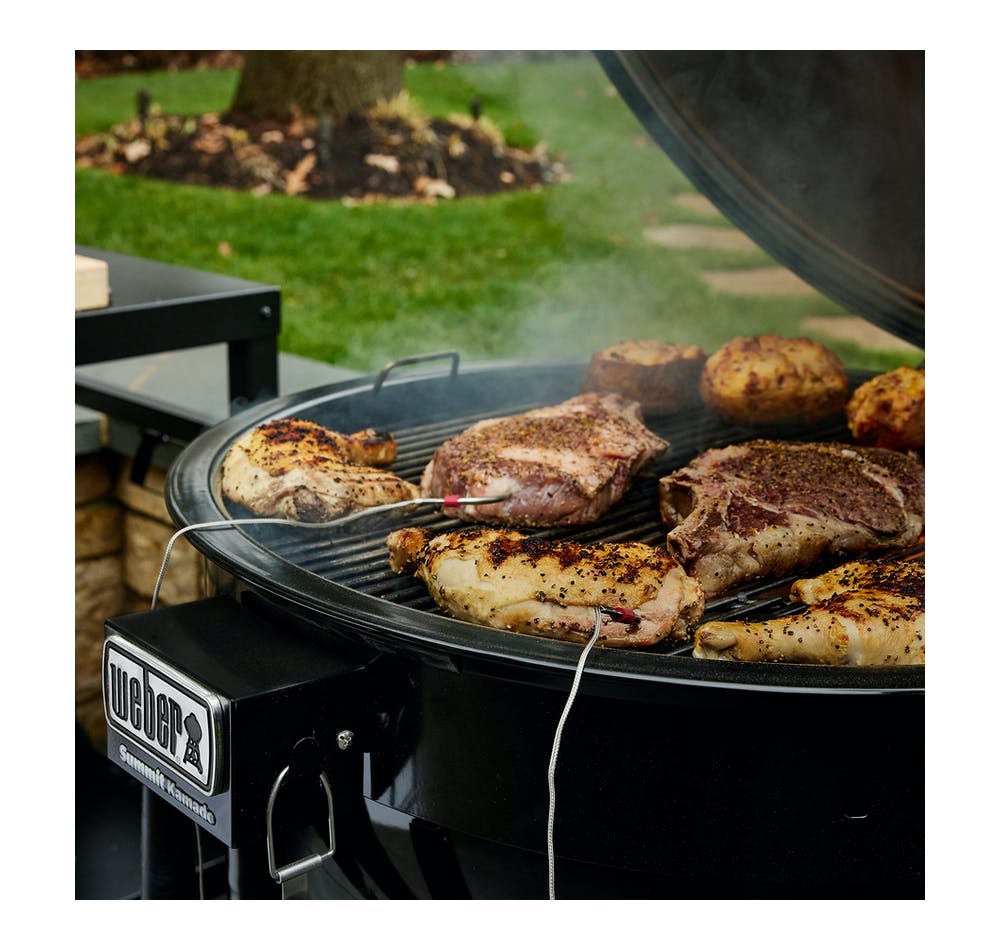 Asador de carbón Summit® Kamado E6 Negro